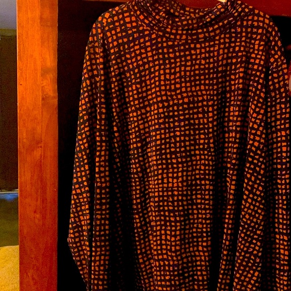 NWOT BEAUTIFUL TURTLENECK FROM SUSAN GRAVER - Picture 1 of 6